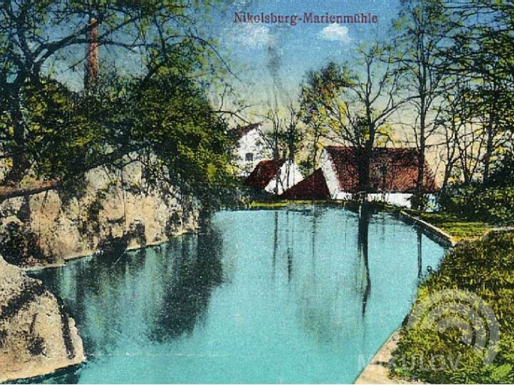 Das Schwimmerbecken in der Zwischenkriegszeit, kolorierte Fotografie