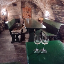 Vnitřní posezení ve sklepě